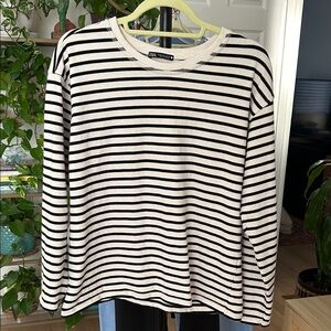 Zara Women’s Long Sleeve. Size Medium. PTP: 20”.